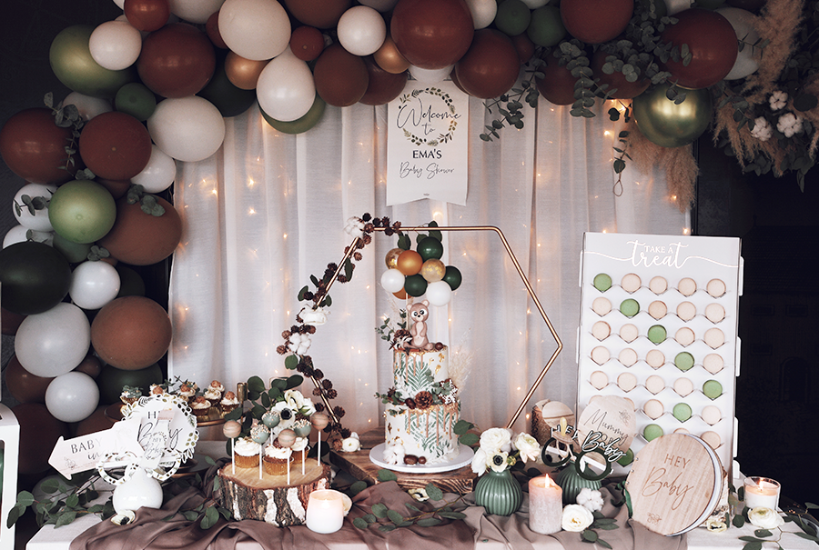 https://emazing-creations.com/wp-content/uploads/2022/05/8_gorgeous_couture_babyshower_bear_party_green_gold.png